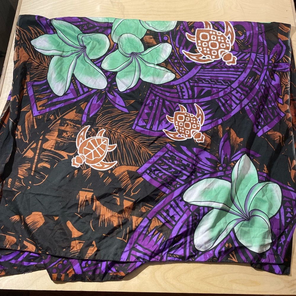 Tropical Print Scarf with Turtles (MO) - Picture 7 of 10